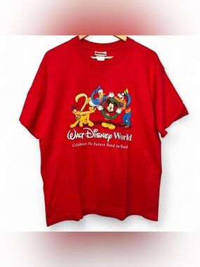 Vintage Y2K Disney Red Mickey & Friends Walt Disney World Graphic Tee